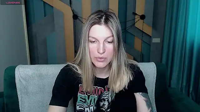 EmilyWalkeri online show from February 8, 2026, 8:12 am