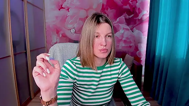 Snapshot of EmilyWalkeri chatting on February 11, 2025, 8:26 am EmilyWalkeri online show from February 11, 2025, 8:26 am