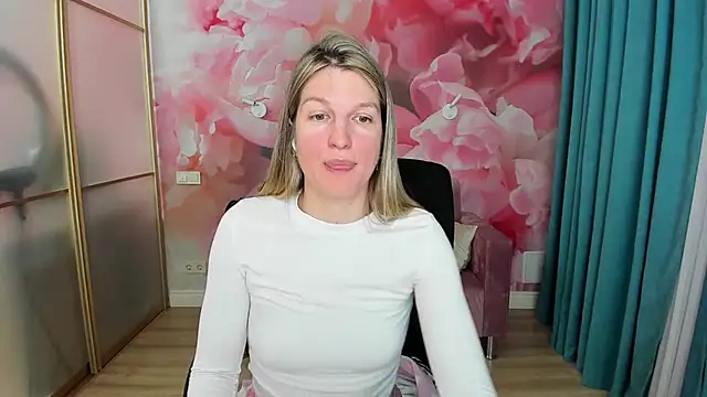 EmilyWalkeri online show from May 21, 2026, 7:00 pm