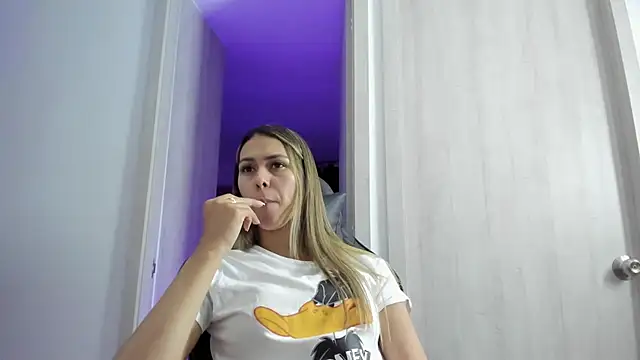 Snapshot of Cristel_Boom chatting on November 6, 2025, 1:20 am Cristel Boom online show from November 6, 2025, 1:20 am