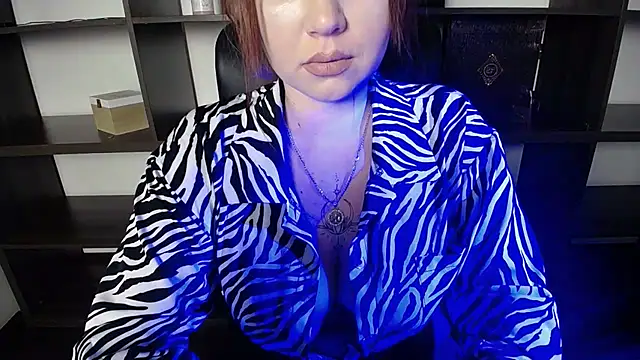 Snapshot of Lizzy_Love chatting on February 18, 2025, 7:52 pm Lizzy Love online show from February 18, 2025, 7:52 pm