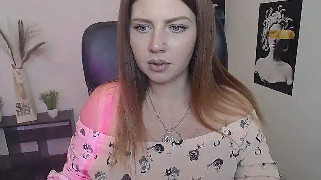 Snapshot of Lizzy_Love chatting on March 13, 2025, 11:49 pm Lizzy Love online show from March 13, 2025, 11:49 pm