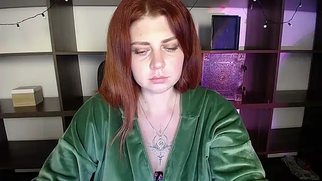 Snapshot of Lizzy_Love chatting on February 1, 2025, 5:18 am Lizzy Love online show from February 1, 2025, 5:18 am