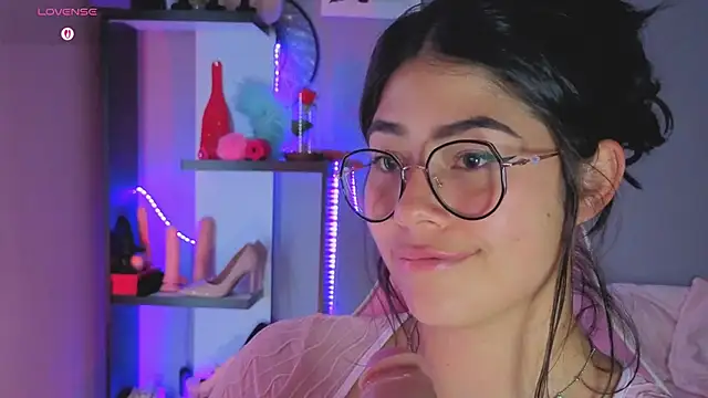 LoaLuxury online show from February 27, 2026, 5:07 am