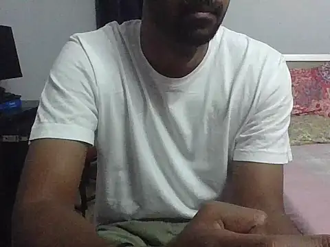 Snapshot of IndianEurope chatting on November 18, 2025, 6:55 pm IndianEurope online show from November 18, 2025, 6:55 pm