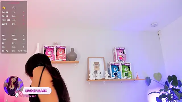 Snapshot of emily_bank chatting on October 28, 2025, 7:35 pm emily bank online show from October 28, 2025, 7:35 pm