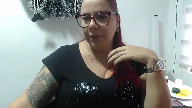 Snapshot of Rebecagiraut chatting on December 5, 2025, 12:37 pm Rebecagiraut online show from December 5, 2025, 12:37 pm