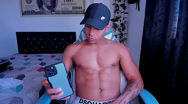 Snapshot of Monster_boysexx chatting on January 23, 2025, 7:40 pm Monster boysexx online show from January 23, 2025, 7:40 pm