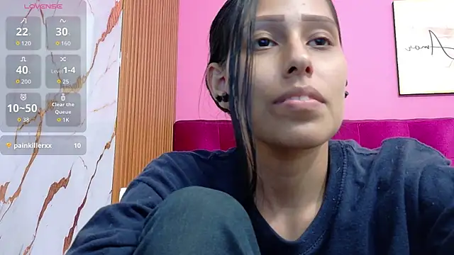 Snapshot of yourcuteneighbourr chatting on July 7, 2026, 6:47 am yourcuteneighbourr online show from July 7, 2026, 6:47 am