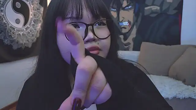 LeyaKan online show from February 9, 2025, 9:39 pm