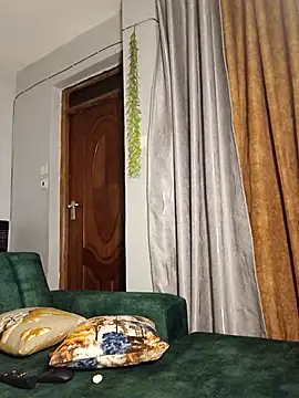 C-yoyo online show from December 18, 2025, 6:12 pm