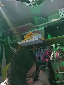 gurlnips online show from January 9, 2026, 4:19 am