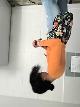 Snapshot of gurlnips chatting on February 5, 2026, 5:03 am gurlnips online show from February 5, 2026, 5:03 am