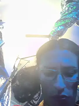 gurlnips online show from January 17, 2026, 3:37 pm