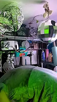 Snapshot of gurlnips chatting on January 19, 2026, 1:04 pm gurlnips online show from January 19, 2026, 1:04 pm