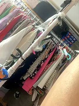 gurlnips online show from November 25, 2025, 10:48 am