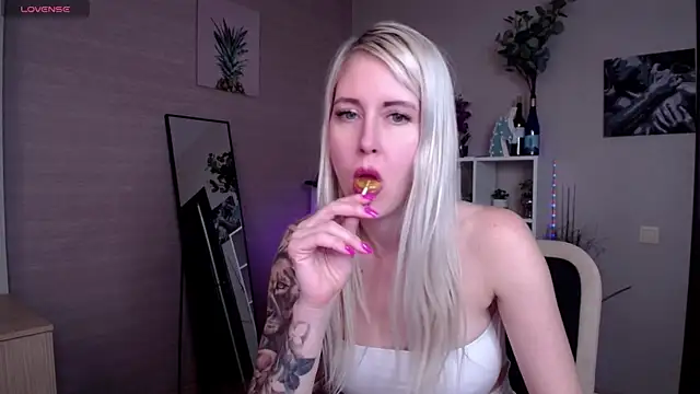 Snapshot of Mermaid_N chatting on February 20, 2025, 5:01 am Mermaid N online show from February 20, 2025, 5:01 am