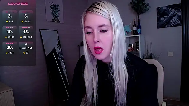 Snapshot of Mermaid_N chatting on March 18, 2025, 7:55 am Mermaid N online show from March 18, 2025, 7:55 am