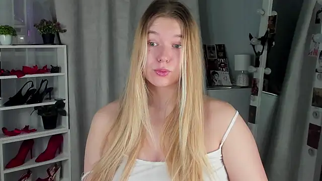 Snapshot of Rebecca_Kelly chatting on October 18, 2025, 2:13 am Rebecca Kelly online show from October 18, 2025, 2:13 am
