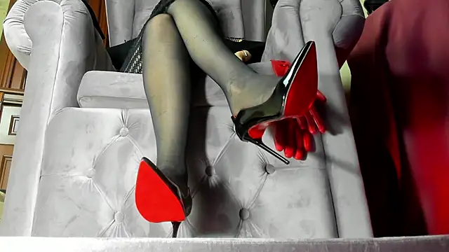 Snapshot of LillaGoddess chatting on November 12, 2025, 2:10 pm LillaGoddess online show from November 12, 2025, 2:10 pm