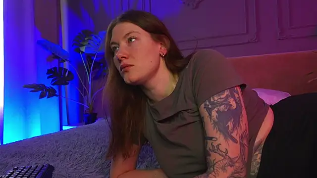 Snapshot of Liv_Fay chatting on September 10, 2025, 2:49 pm Liv Fay online show from September 10, 2025, 2:49 pm