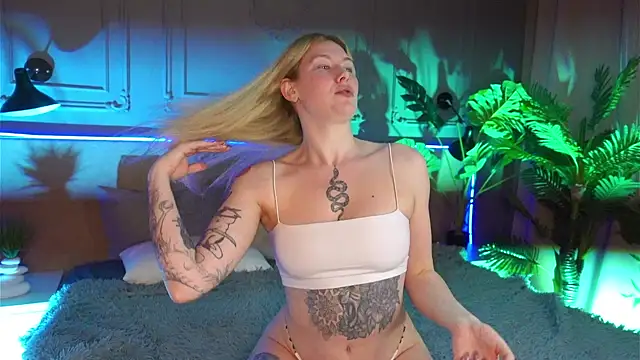 Snapshot of Liv_Fay chatting on March 14, 2025, 8:38 pm Liv Fay online show from March 14, 2025, 8:38 pm