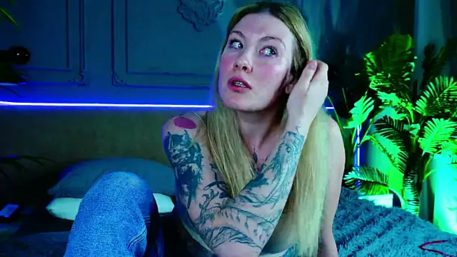 Snapshot of Liv_Fay chatting on March 22, 2025, 12:17 am Liv Fay online show from March 22, 2025, 12:17 am