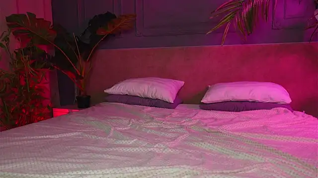 Snapshot of Liv_Fay chatting on December 4, 2025, 2:05 pm Liv Fay online show from December 4, 2025, 2:05 pm