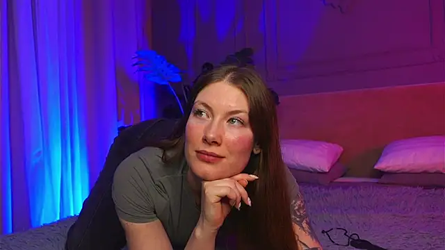 Snapshot of Liv_Fay chatting on October 2, 2025, 4:21 pm Liv Fay online show from October 2, 2025, 4:21 pm