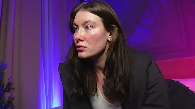 Snapshot of Liv_Fay chatting on November 28, 2025, 3:01 pm Liv Fay online show from November 28, 2025, 3:01 pm