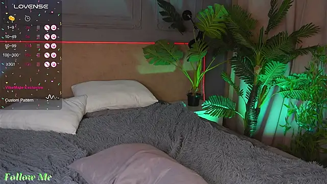 Snapshot of Liv_Fay chatting on March 14, 2025, 12:43 am Liv Fay online show from March 14, 2025, 12:43 am