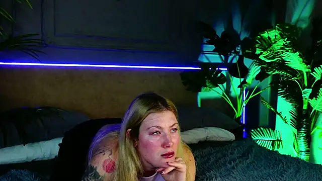 Snapshot of Liv_Fay chatting on March 19, 2025, 11:57 pm Liv Fay online show from March 19, 2025, 11:57 pm