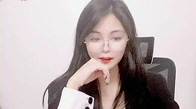 Snapshot of ---MIA--- chatting on March 19, 2025, 1:40 pm ---MIA--- online show from March 19, 2025, 1:40 pm