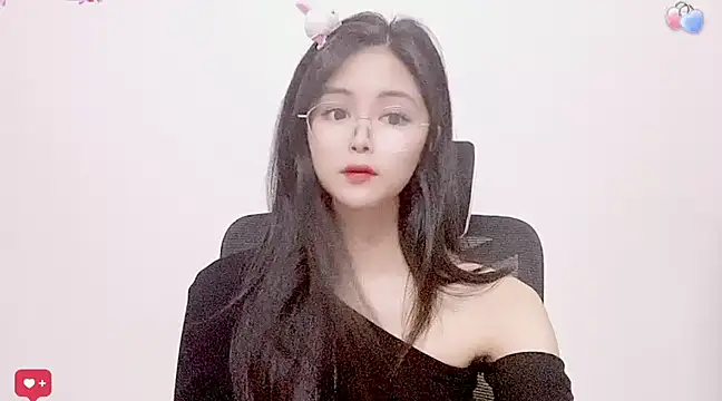 Snapshot of ---MIA--- chatting on March 6, 2025, 1:14 pm ---MIA--- online show from March 6, 2025, 1:14 pm