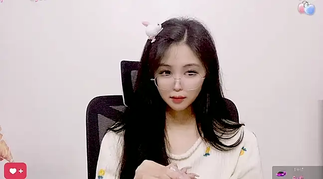 Snapshot of ---MIA--- chatting on March 7, 2025, 4:55 pm ---MIA--- online show from March 7, 2025, 4:55 pm