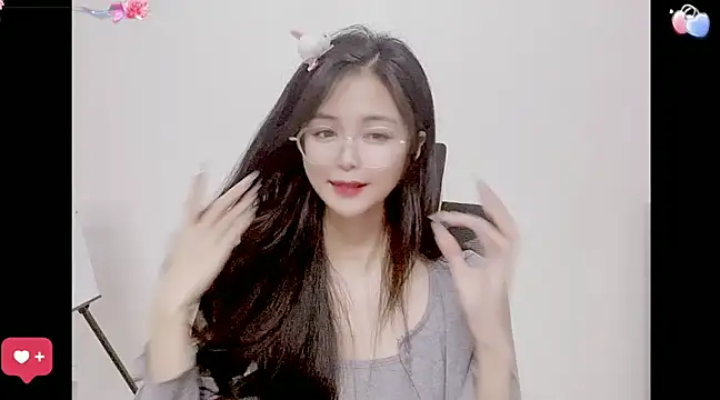 Snapshot of ---MIA--- chatting on March 5, 2025, 4:24 pm ---MIA--- online show from March 5, 2025, 4:24 pm