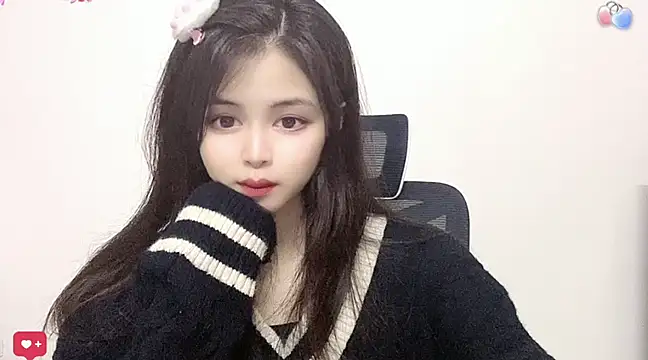 Snapshot of ---MIA--- chatting on February 25, 2025, 1:00 pm ---MIA--- online show from February 25, 2025, 1:00 pm
