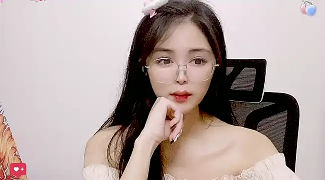 Snapshot of ---MIA--- chatting on March 16, 2025, 5:17 pm ---MIA--- online show from March 16, 2025, 5:17 pm
