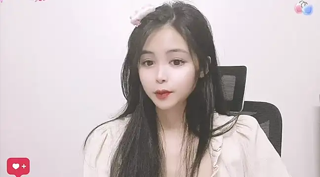 Snapshot of ---MIA--- chatting on March 20, 2025, 1:04 pm ---MIA--- online show from March 20, 2025, 1:04 pm