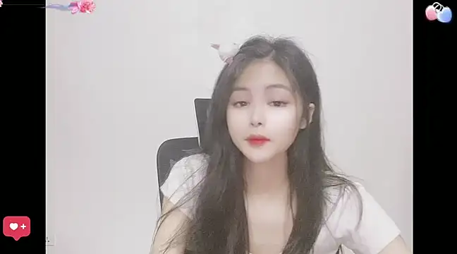 Snapshot of ---MIA--- chatting on March 4, 2025, 4:20 pm ---MIA--- online show from March 4, 2025, 4:20 pm