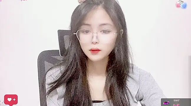 Snapshot of ---MIA--- chatting on March 18, 2025, 1:23 pm ---MIA--- online show from March 18, 2025, 1:23 pm
