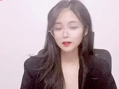 Snapshot of ---MIA--- chatting on March 19, 2025, 4:45 pm ---MIA--- online show from March 19, 2025, 4:45 pm