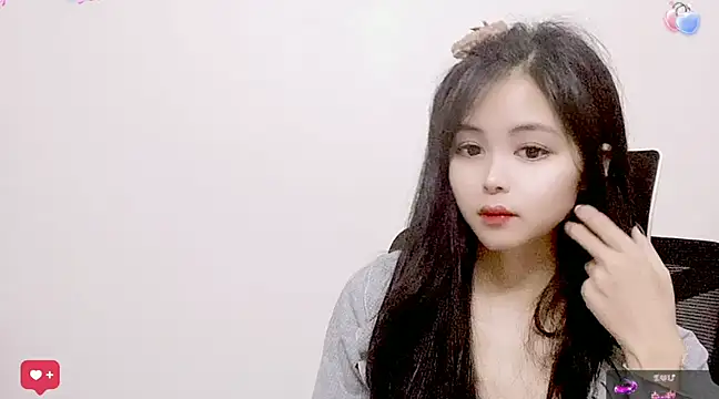Snapshot of ---MIA--- chatting on March 18, 2025, 4:28 pm ---MIA--- online show from March 18, 2025, 4:28 pm