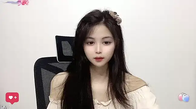 Snapshot of ---MIA--- chatting on February 23, 2025, 2:35 pm ---MIA--- online show from February 23, 2025, 2:35 pm