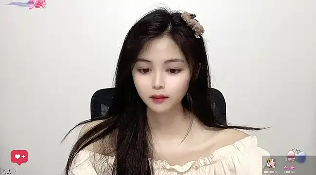 Snapshot of ---MIA--- chatting on February 23, 2025, 5:39 pm ---MIA--- online show from February 23, 2025, 5:39 pm