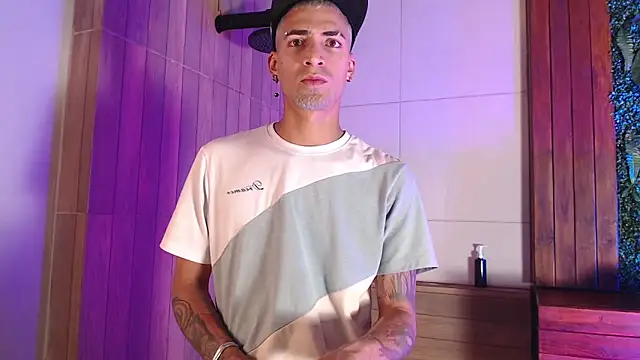 DrakeNeumann online show from November 11, 2025, 3:56 am