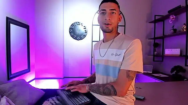 DrakeNeumann online show from November 27, 2025, 3:40 am