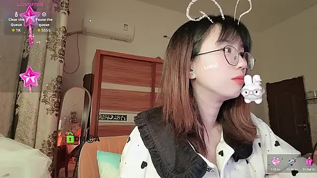 Lili 666 online show from November 26, 2025, 7:03 pm