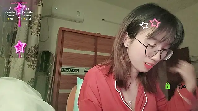 Lili 666 online show from November 14, 2025, 4:32 pm