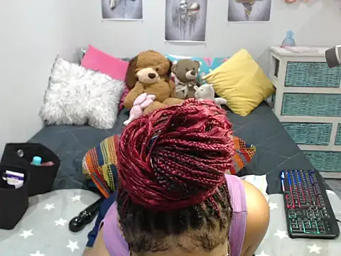 Snapshot of CREAMYCUPCAKExxx chatting on March 14, 2025, 10:18 am CREAMYCUPCAKExxx online show from March 14, 2025, 10:18 am